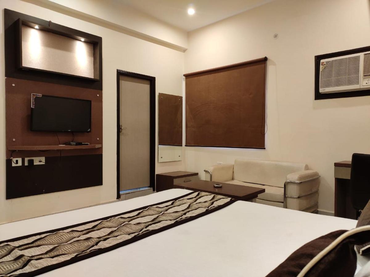 Maple Delite Hotel Lucknow Exterior foto