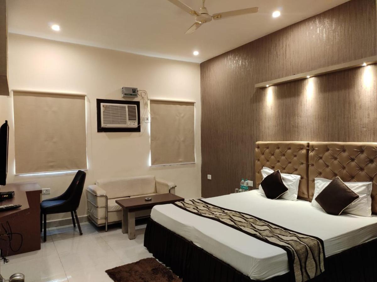 Maple Delite Hotel Lucknow Exterior foto