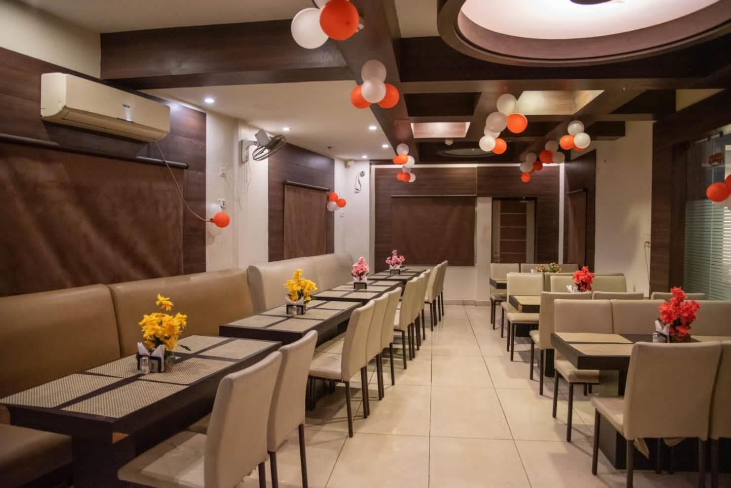 Maple Delite Hotel Lucknow Exterior foto