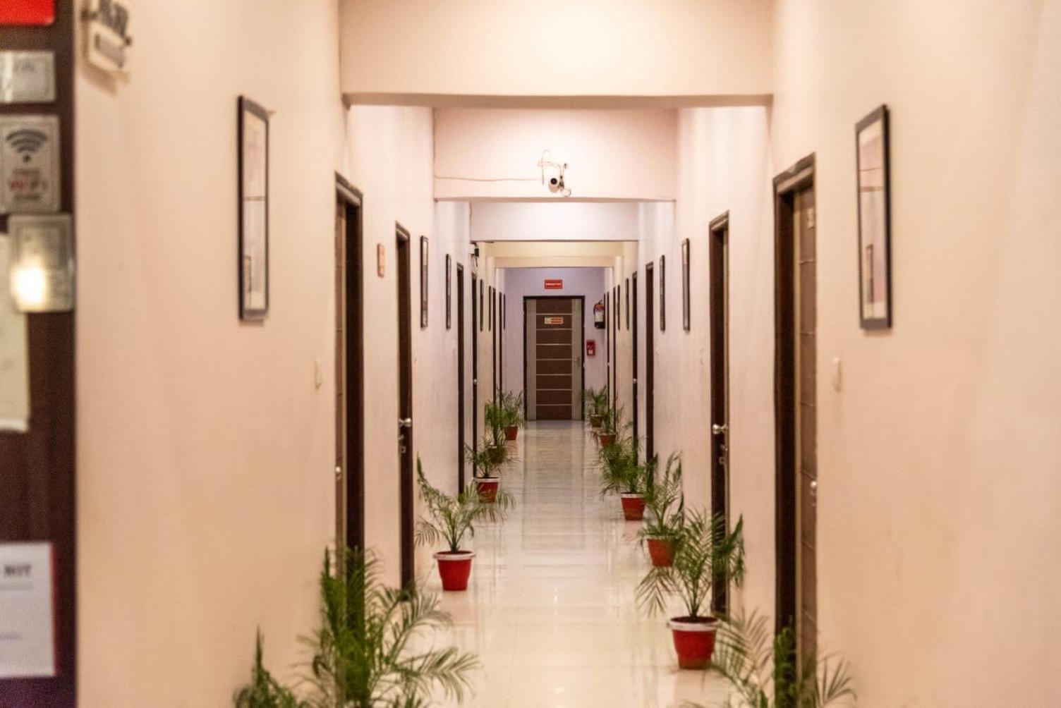 Maple Delite Hotel Lucknow Exterior foto