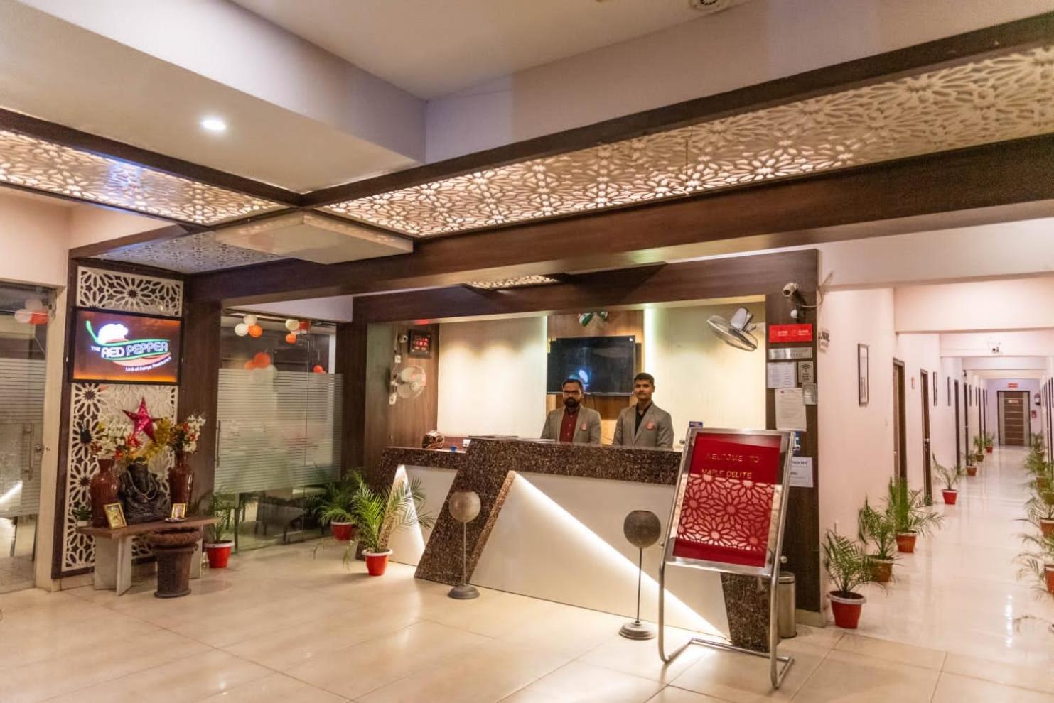 Maple Delite Hotel Lucknow Exterior foto