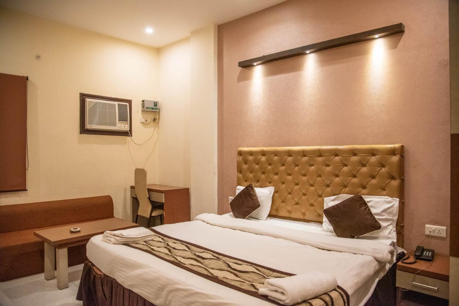 Maple Delite Hotel Lucknow Exterior foto