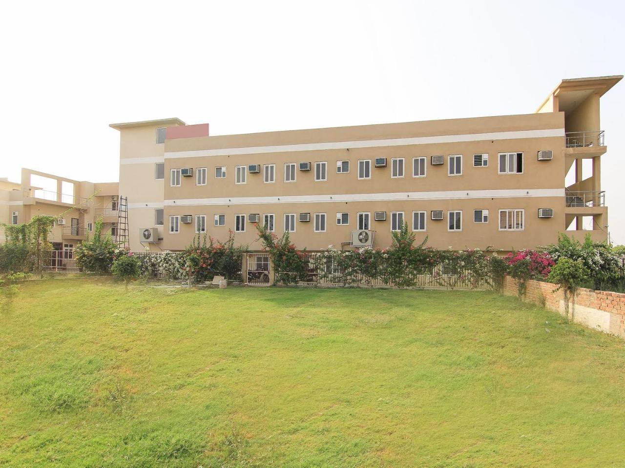 Maple Delite Hotel Lucknow Exterior foto